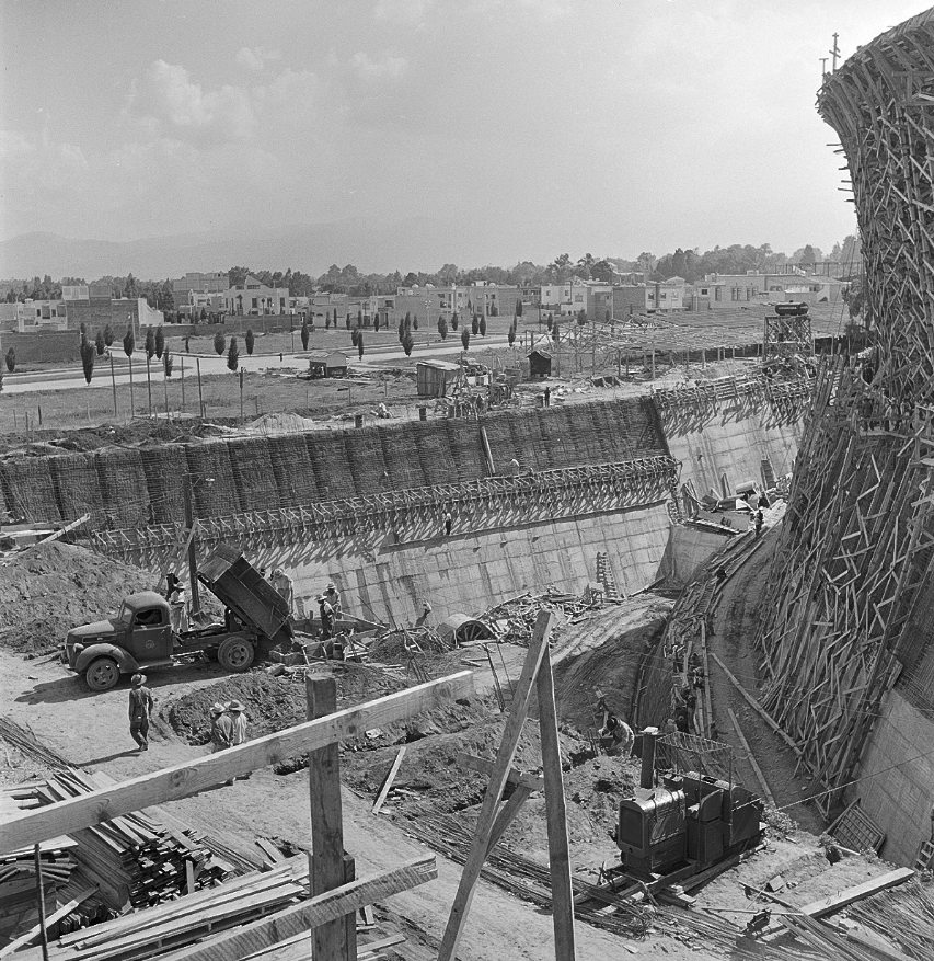 JUAN GUZMÁN, Construcción de la Plaza de Toros de la Ciudad de los Deportes, Ciudad de México, México, 1945